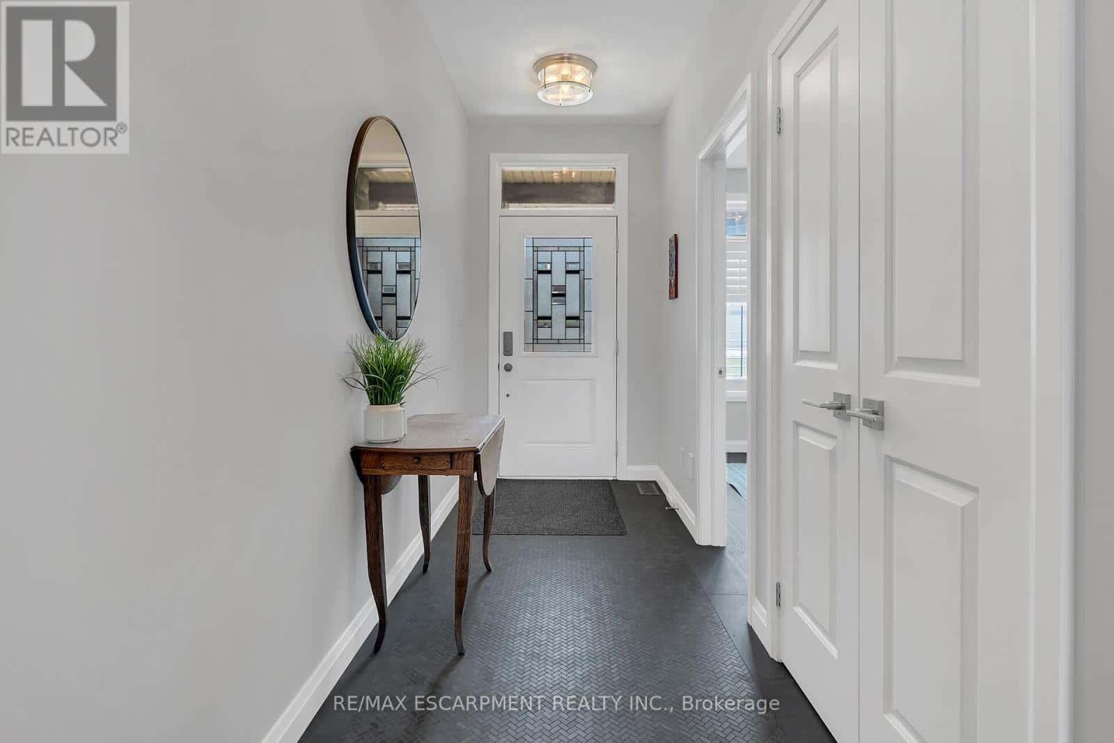 7 - 5 OLD HAMILTON ROAD — Norfolk (Port Dover), Ontario - Photo 5 of 50