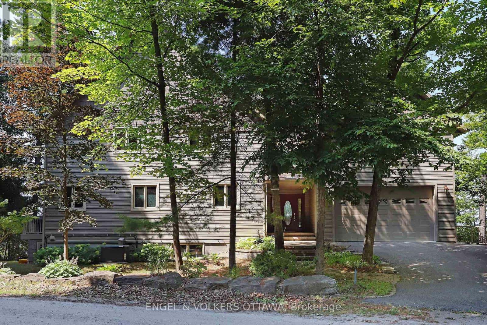 146 BECK SHORE ROAD — Drummond/North Elmsley, Ontario - Photo 2 of 40