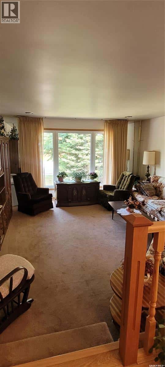 617 3rd STREET W — Meadow Lake, Saskatchewan - Photo 2 of 30