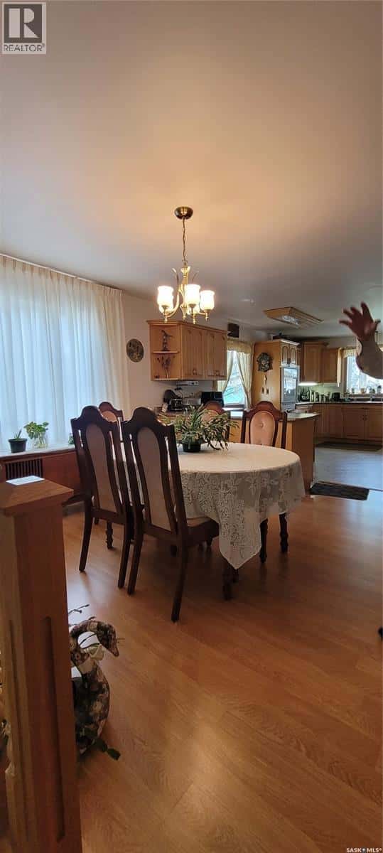 617 3rd STREET W — Meadow Lake, Saskatchewan - Photo 3 of 30