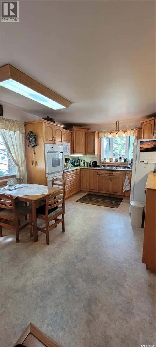 617 3rd STREET W — Meadow Lake, Saskatchewan - Photo 5 of 30