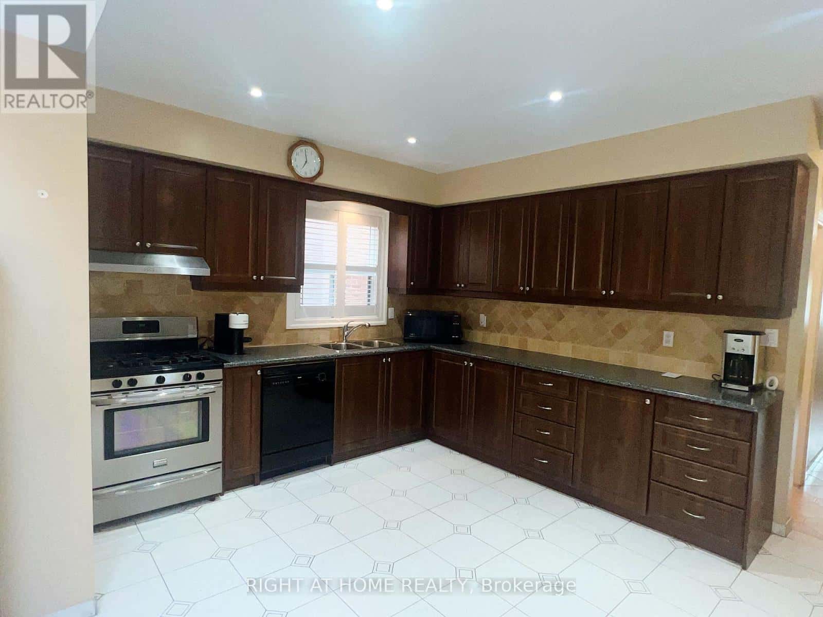 195 ROSETHORN AVENUE — Toronto (Keelesdale-Eglinton West), Ontario - Photo 4 of 18