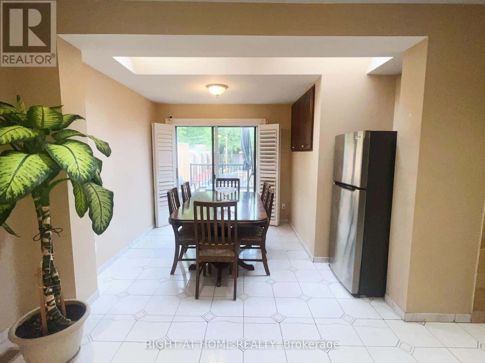 195 ROSETHORN AVENUE — Toronto (Keelesdale-Eglinton West), Ontario - Photo 5 of 18