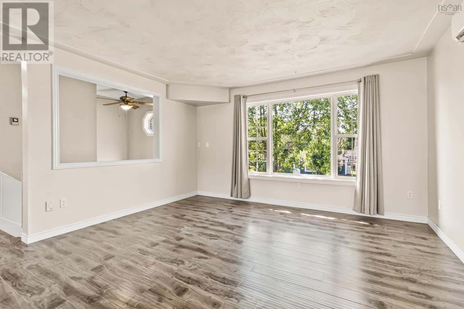 44 St Bernard Street — Stellarton, Nova Scotia - Photo 5 of 50