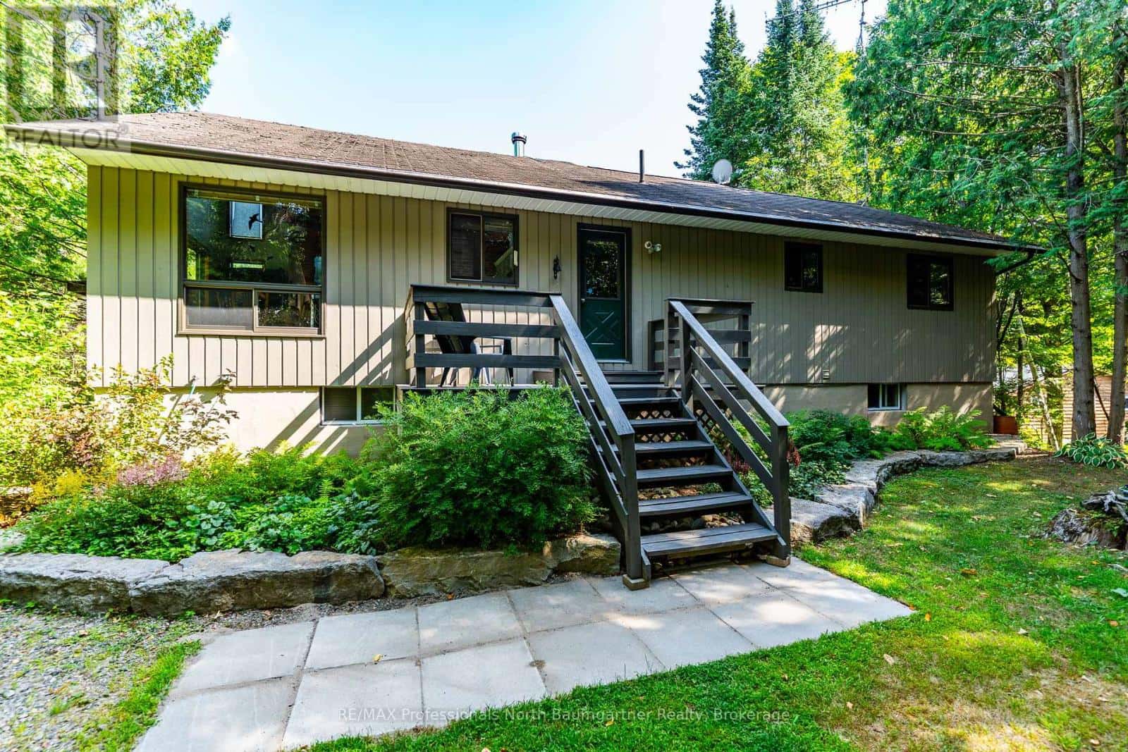 1976 REDKENN ROAD — Dysart et al (Guilford), Ontario - Photo 2 of 50