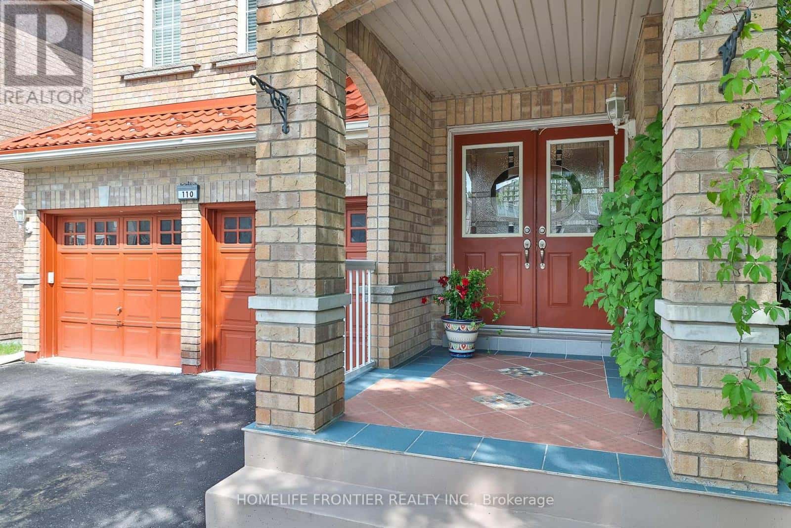 110 RED RIVER CRESCENT — Newmarket (Woodland Hill), Ontario - Photo 2 of 50