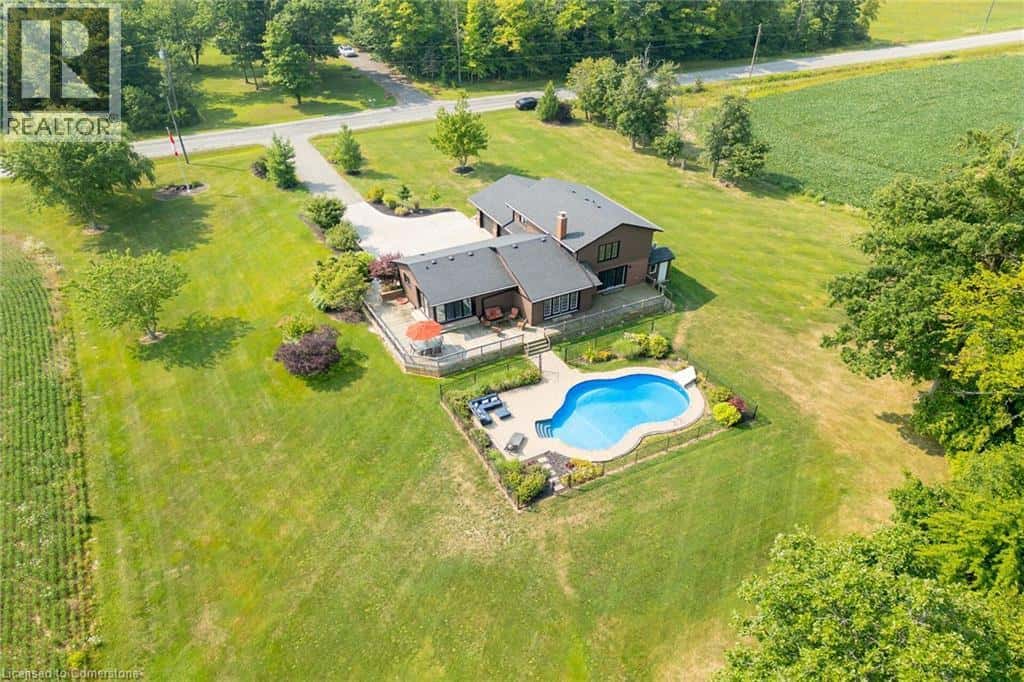 911 INDIANA Road E — Canfield, Ontario - Photo 2 of 50