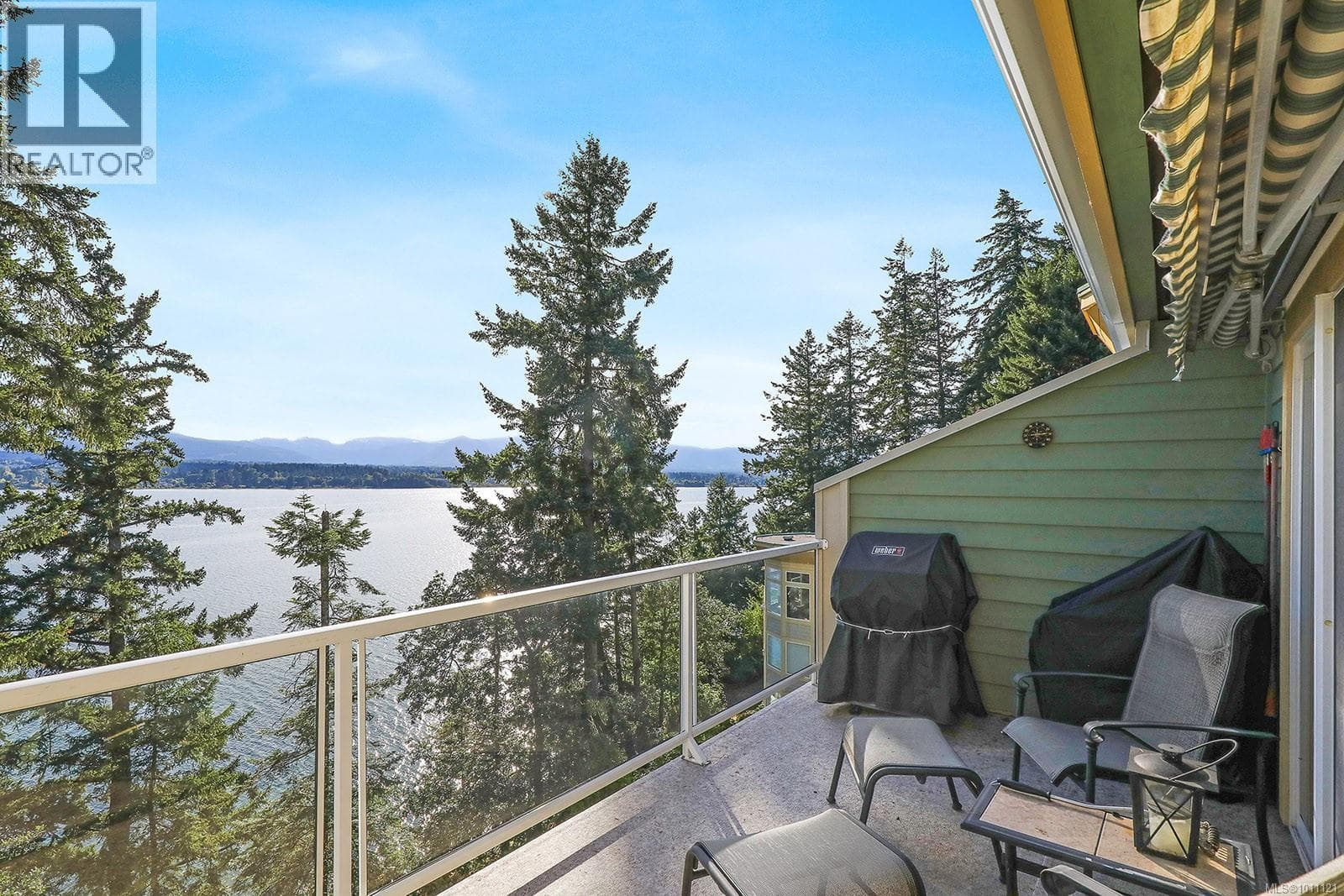 206 2275 Comox Ave — Comox, British Columbia - Main photo