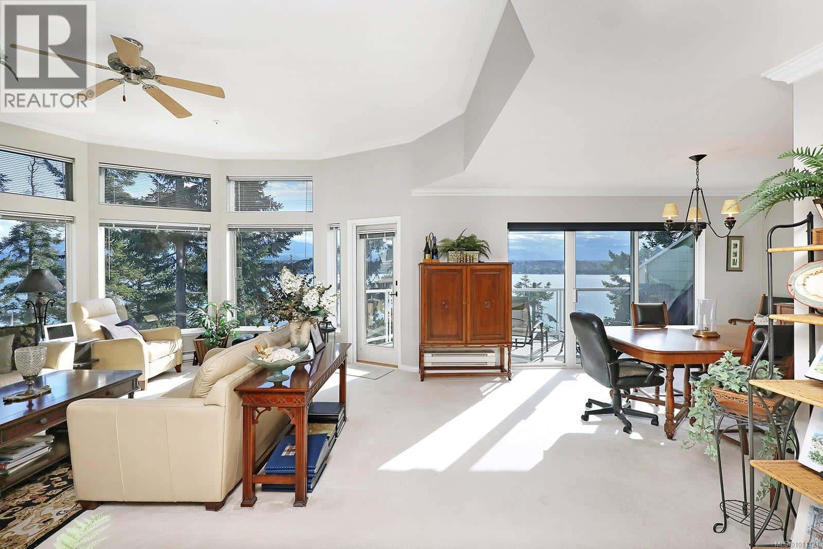 206 2275 Comox Ave — Comox, British Columbia - Photo 5 of 42