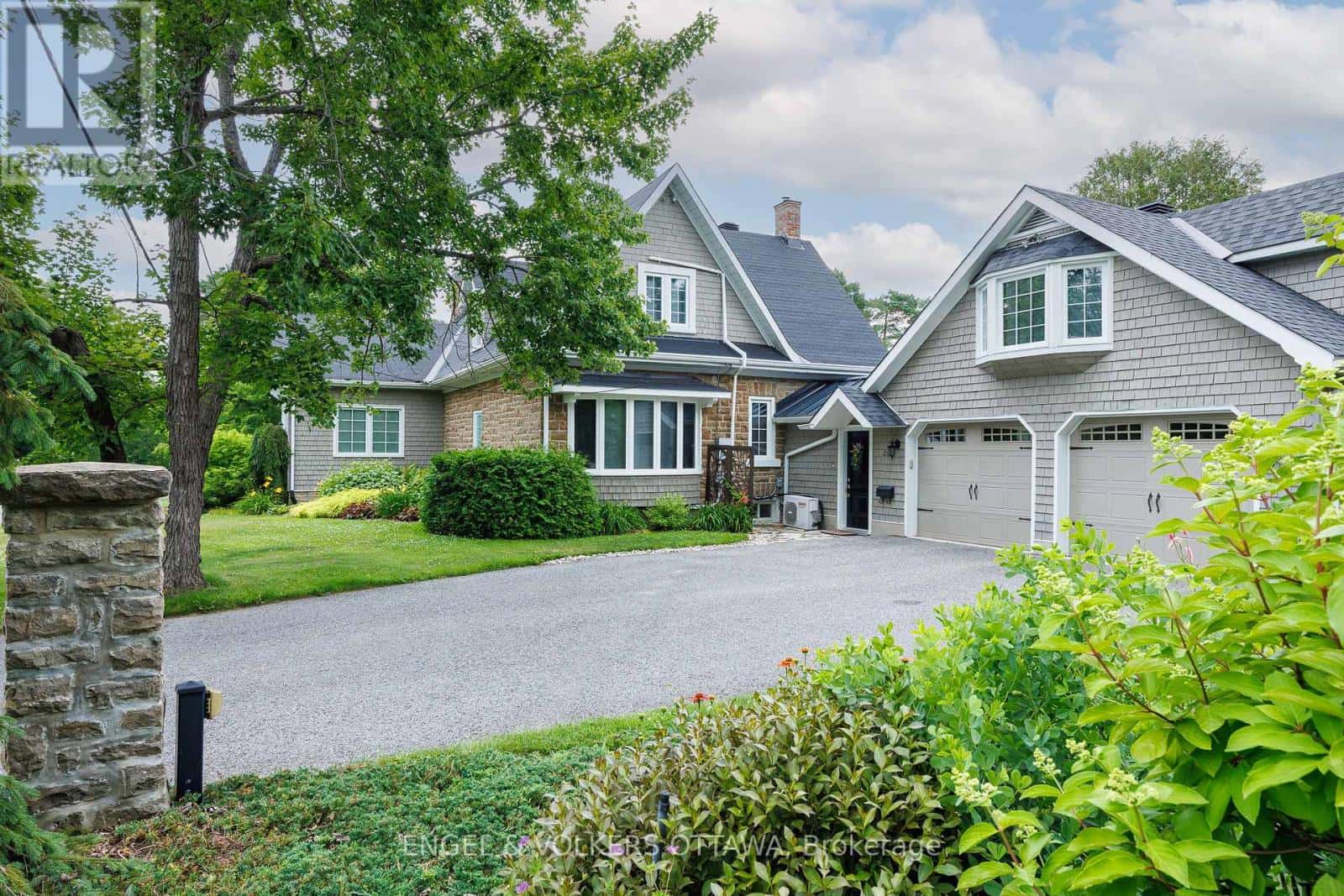 233 STRATHBURN STREET — Mississippi Mills, Ontario - Photo 2 of 50