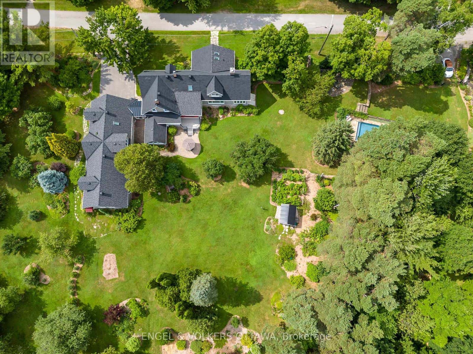 233 STRATHBURN STREET — Mississippi Mills, Ontario - Photo 3 of 50