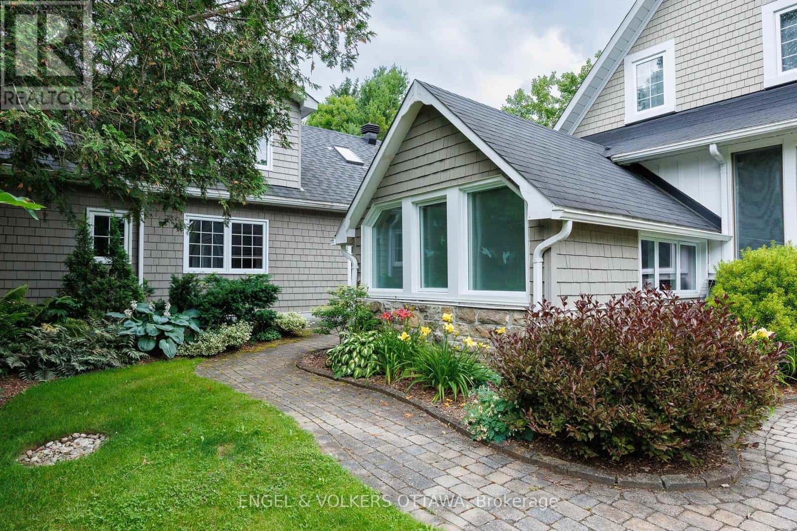 233 STRATHBURN STREET — Mississippi Mills, Ontario - Photo 5 of 50