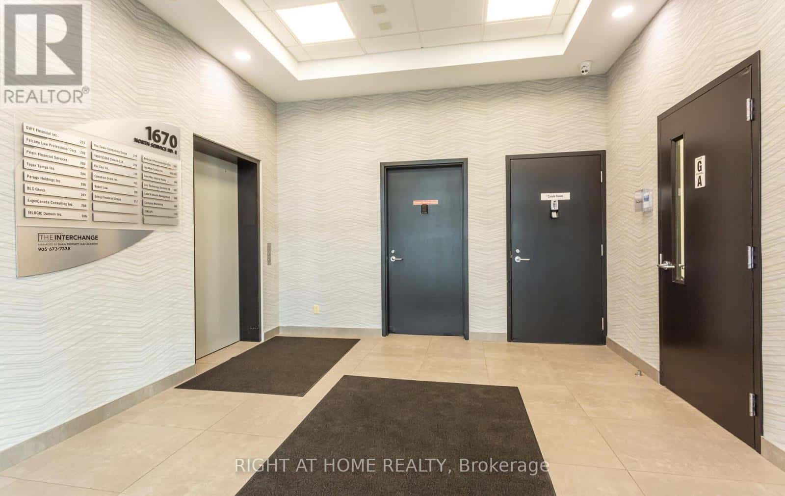 Oakville (QE Queen Elizabeth), Ontario — Oakville (QE Queen Elizabeth), Ontario - Photo 4 of 25