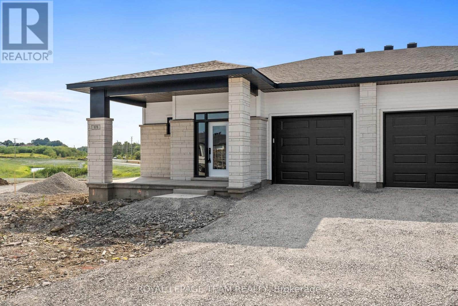 1076 MOORE STREET - Photo 2 of 43, Brockville, Ontario