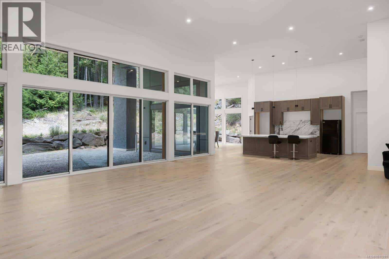 4811 Henry Roethel Rd — Ladysmith, British Columbia - Photo 4 of 38