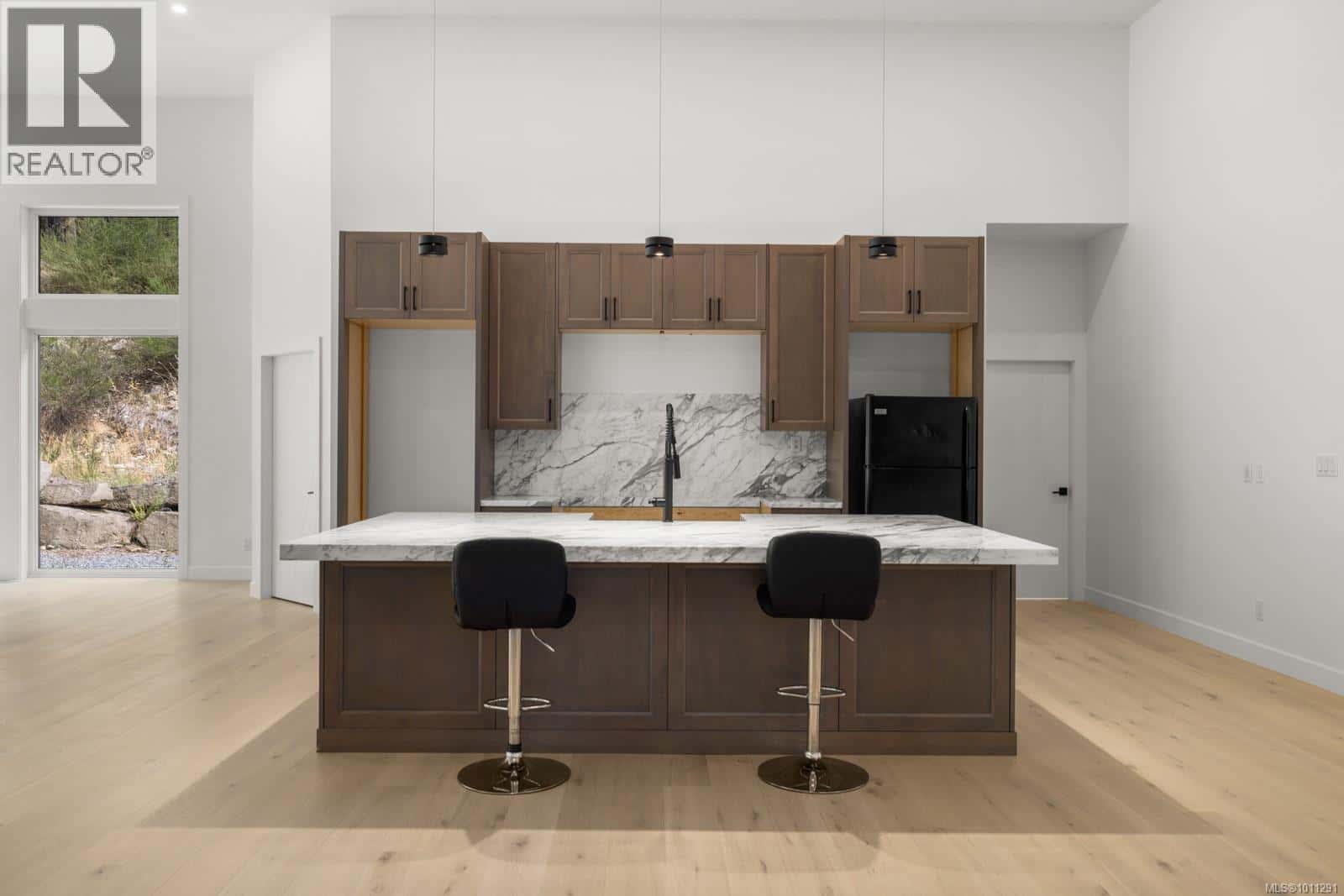 4811 Henry Roethel Rd — Ladysmith, British Columbia - Photo 5 of 38