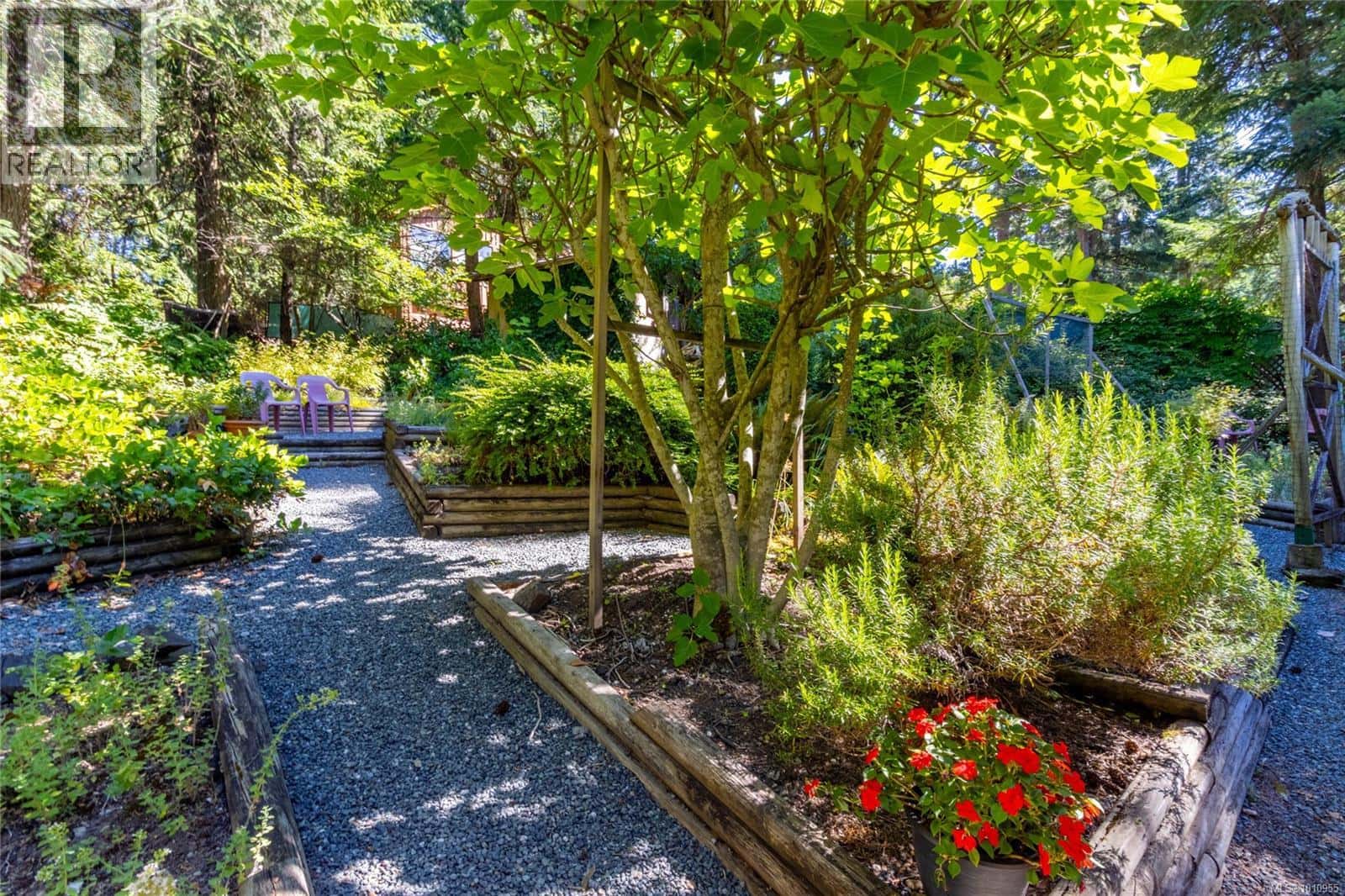 2703 Brigadoon Cres — Pender Island, British Columbia - Photo 3 of 63