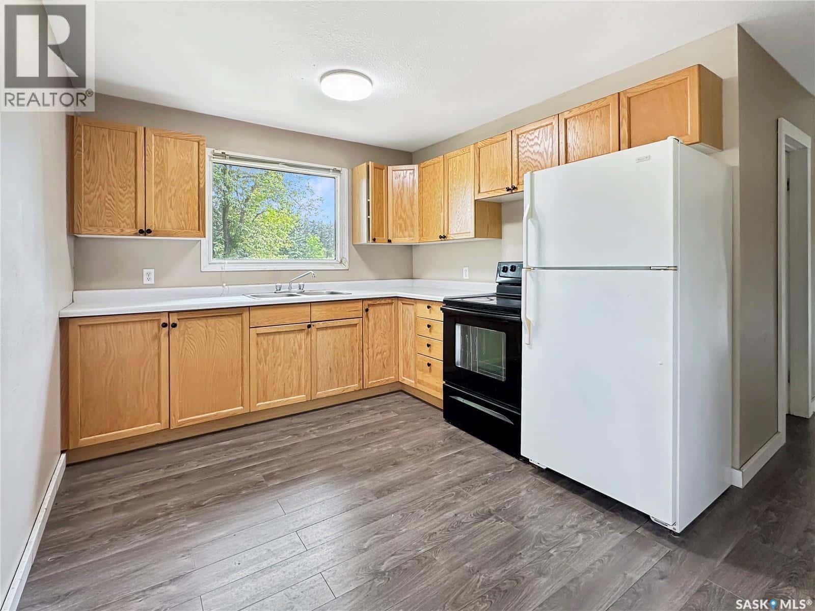 205 Eden STREET — Indian Head, Saskatchewan - Photo 3 of 11