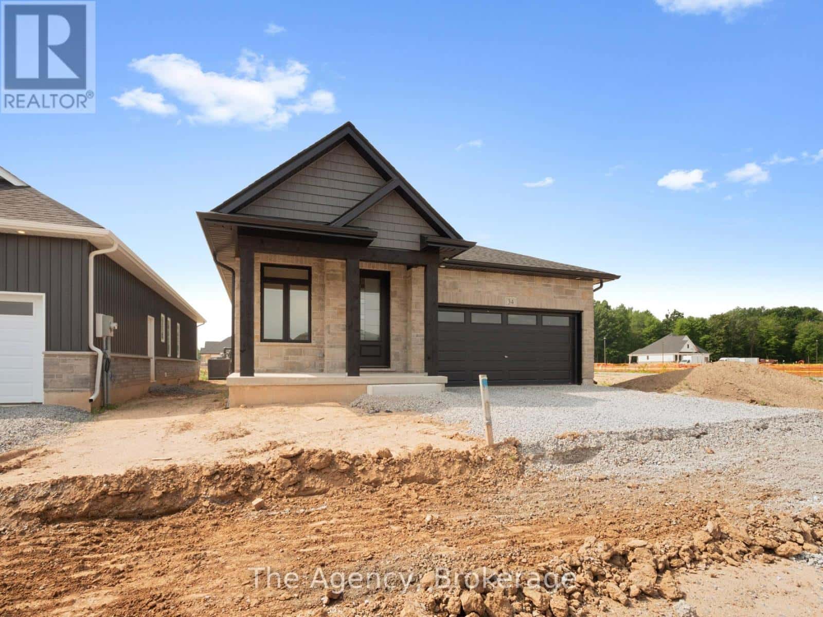 34 MARIE STREET — Pelham (Fonthill), Ontario - Photo 2 of 34