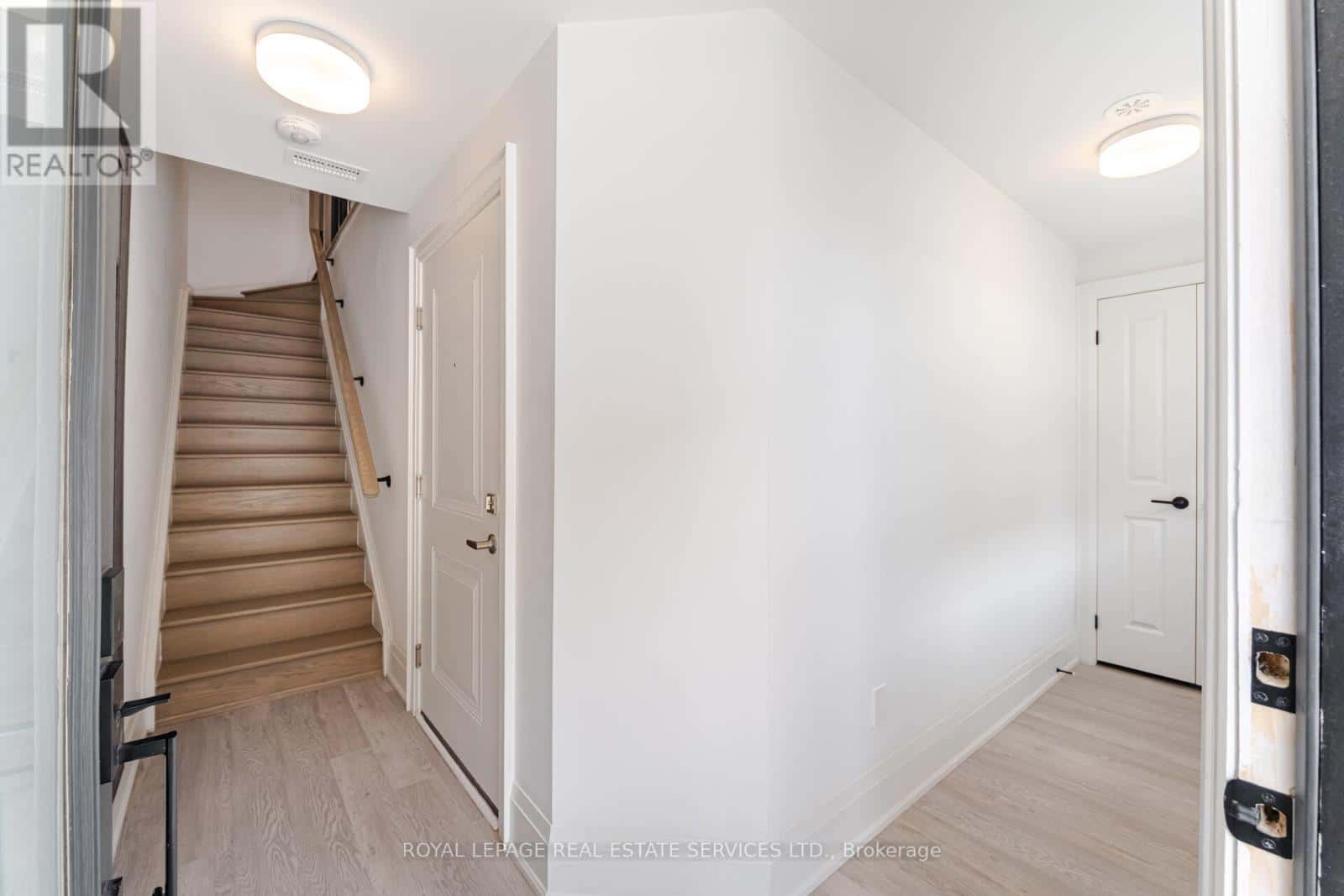 78 - 15 LUNAR CRESCENT — Mississauga (Streetsville), Ontario - Photo 3 of 38