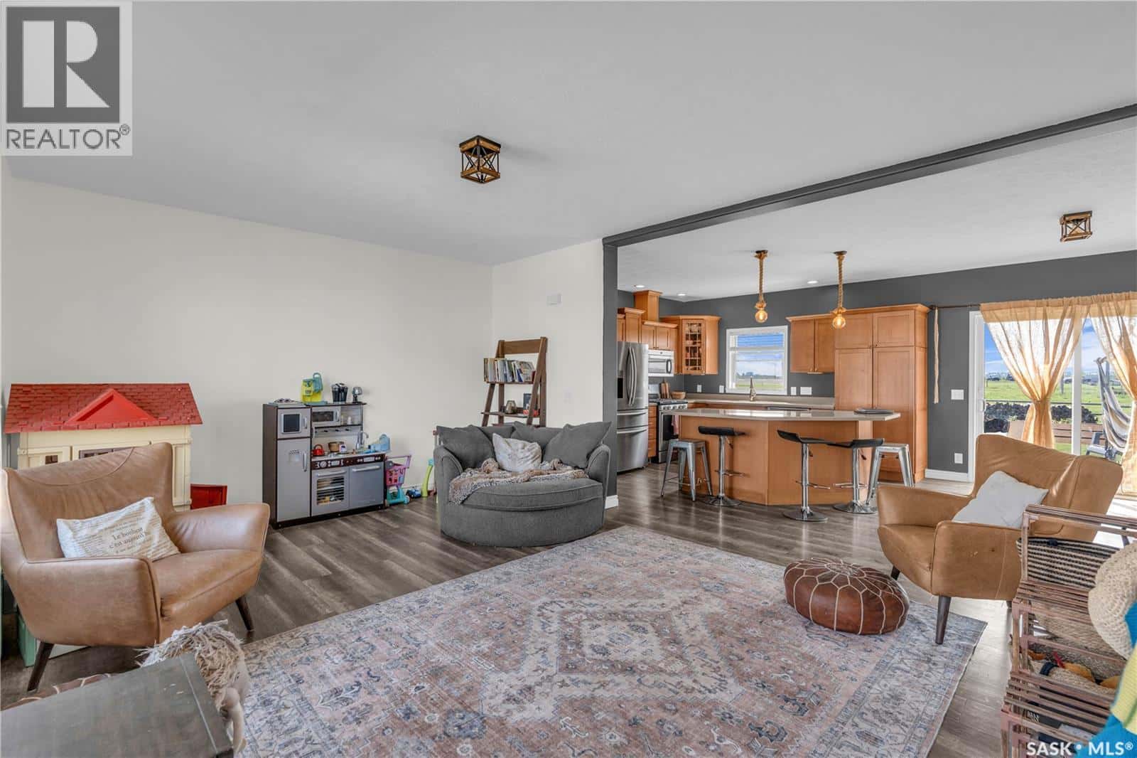 8 Eros BAY — Lumsden, Saskatchewan - Photo 3 of 49