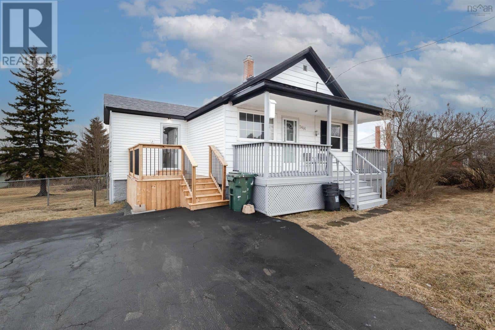 3461 MacLeod — New Waterford, Nova Scotia - Photo 2 of 25