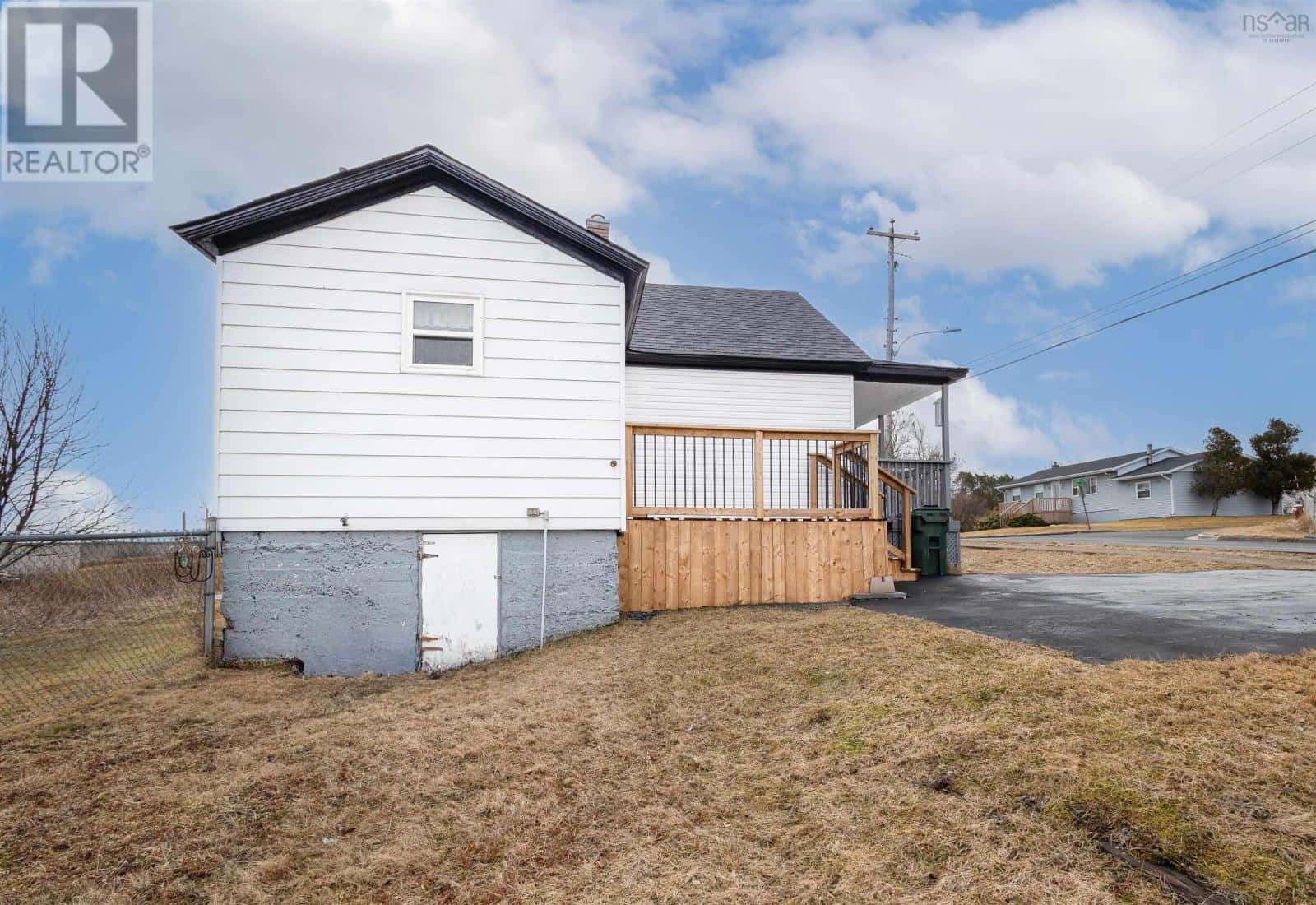 3461 MacLeod — New Waterford, Nova Scotia - Photo 4 of 25