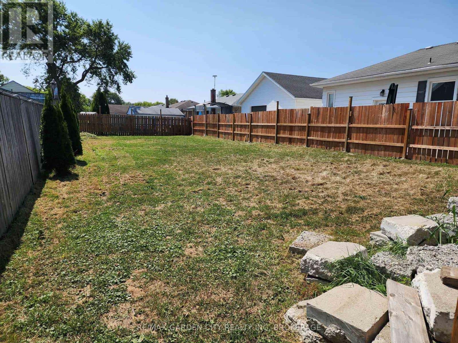 79 MARTIN STREET — Welland (Broadway), Ontario - Photo 2 of 2