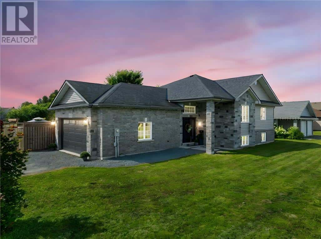 3668 Keith Avenue — Chelmsford, Ontario - Photo 5 of 44