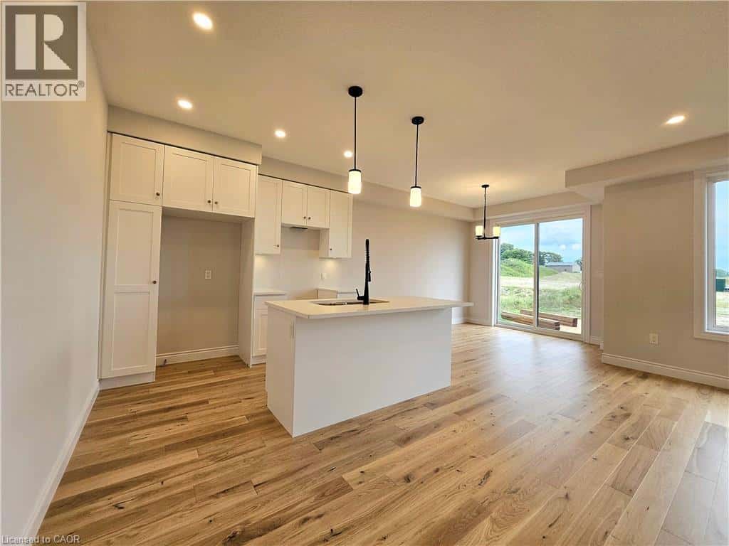 15 ANNE Street W — Harriston, Ontario - Photo 4 of 19