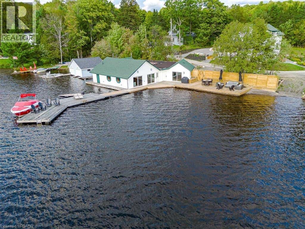 1021 MARINA — Huntsville, Ontario - Photo 3 of 43