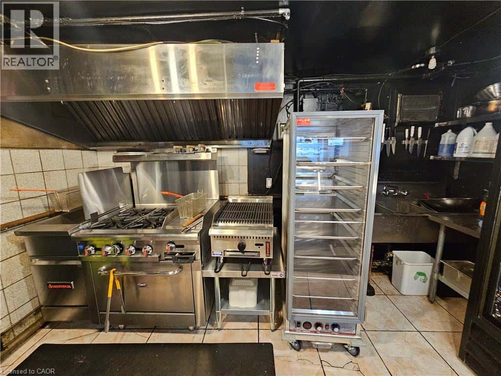 4-6 BOND STREET Street W — Oshawa, Ontario - Photo 5 of 7