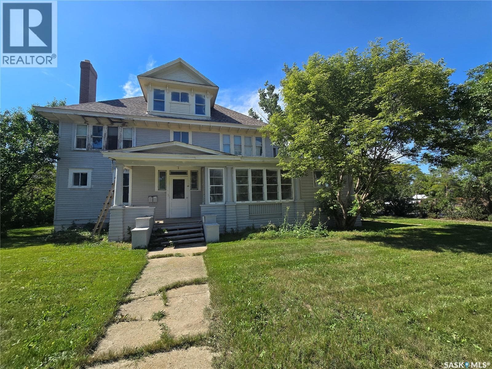 347 Government ROAD NW — Weyburn, Saskatchewan - Main photo