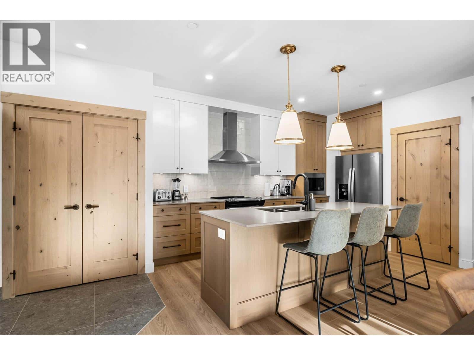 7005 MCGILLIVRAY LAKE Drive Unit# 14 — Sun Peaks, British Columbia - Photo 5 of 36