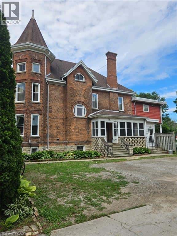 463 KING Street W — Chatham-Kent, Ontario - Photo 2 of 7