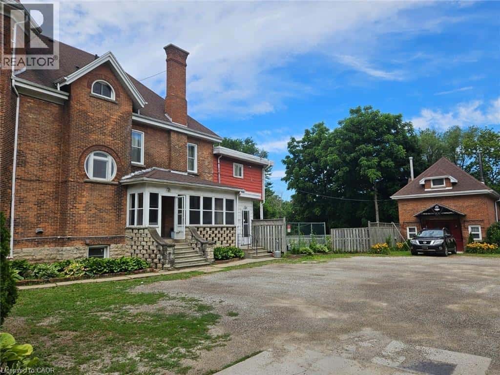 463 KING Street W — Chatham-Kent, Ontario - Photo 3 of 7