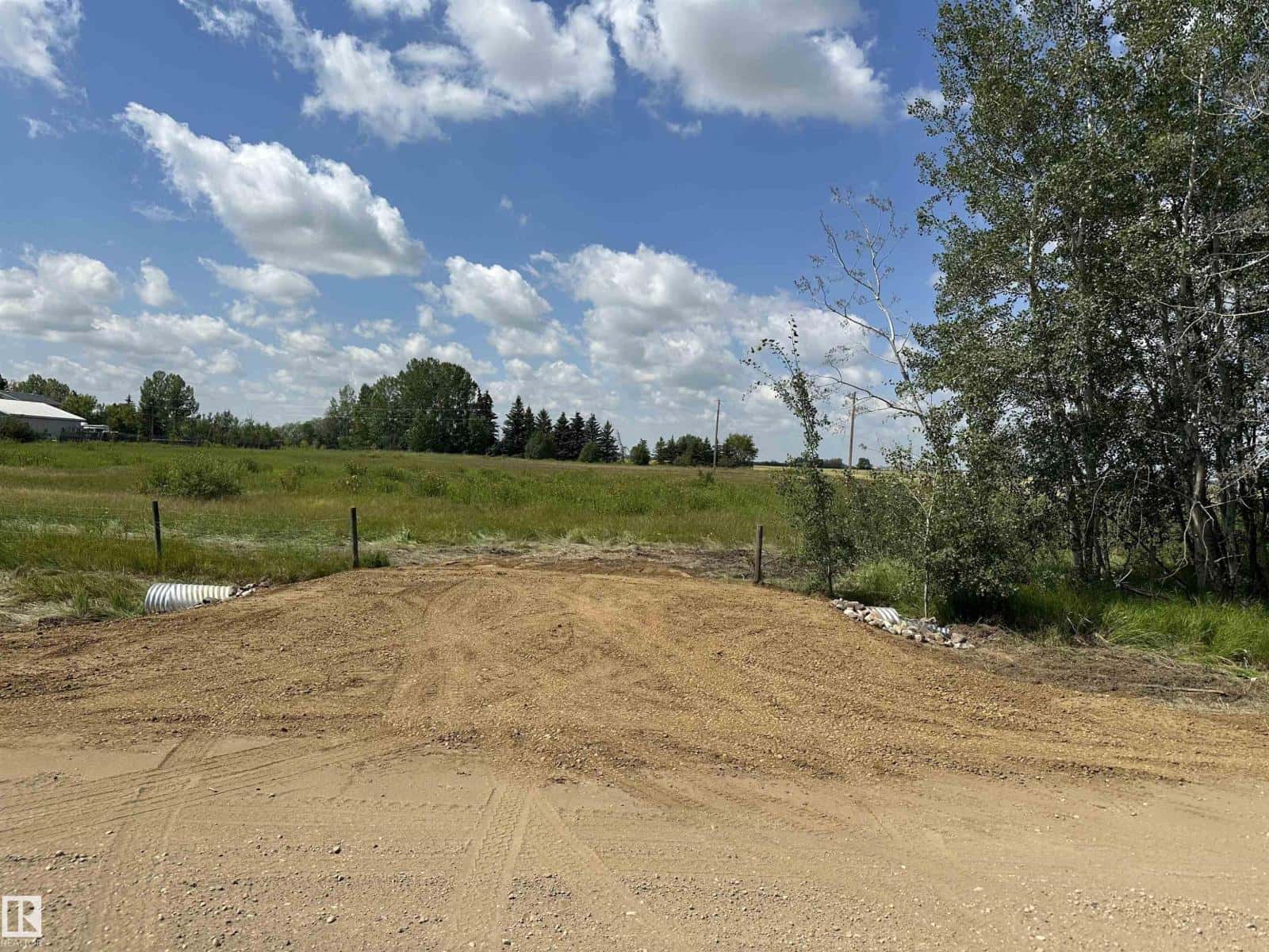 Hwy 613 Rge Rd 235 — Rural Wetaskiwin County, Alberta - Photo 4 of 8