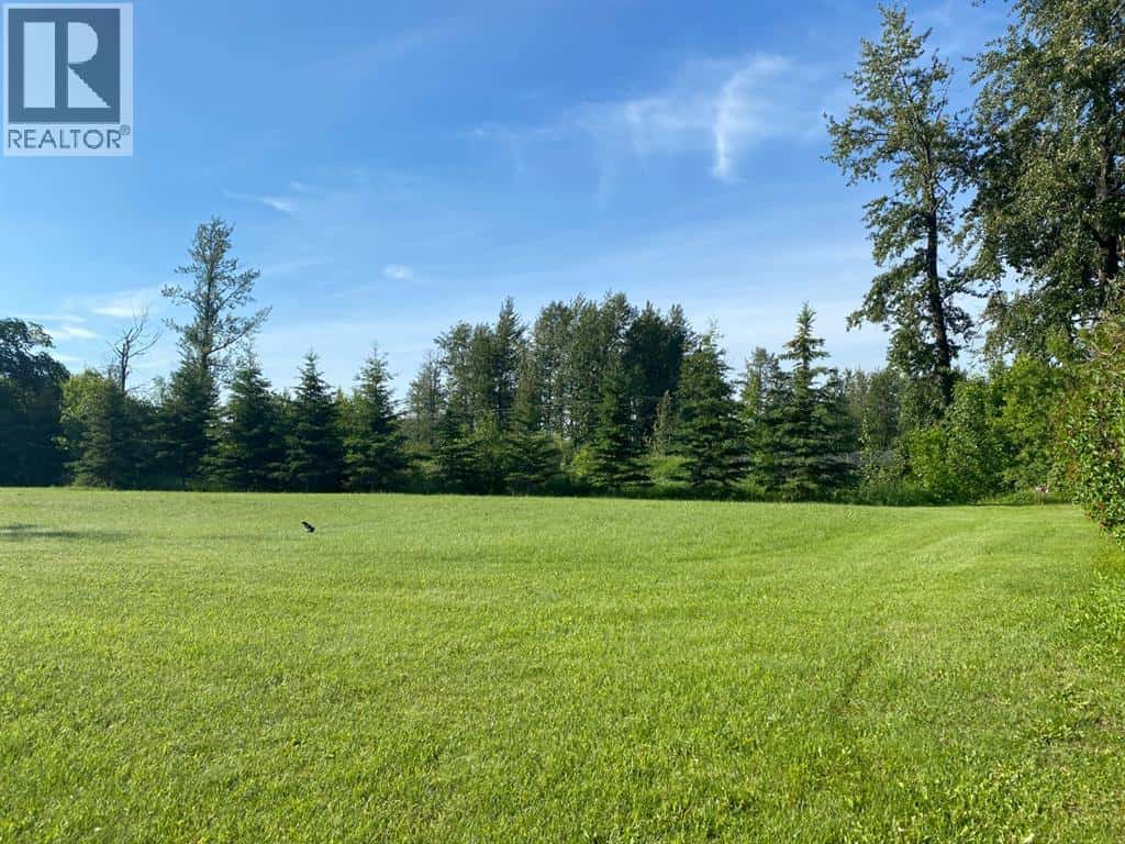 201 3A Street NE — Slave Lake, Alberta - Photo 2 of 6