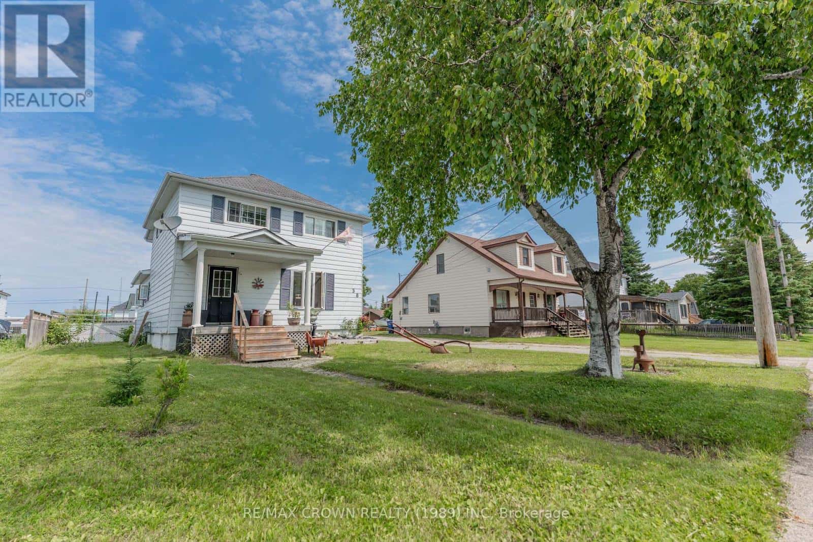 38 THIRD AVENUE — Smooth Rock Falls (SRF), Ontario - Photo 2 of 50