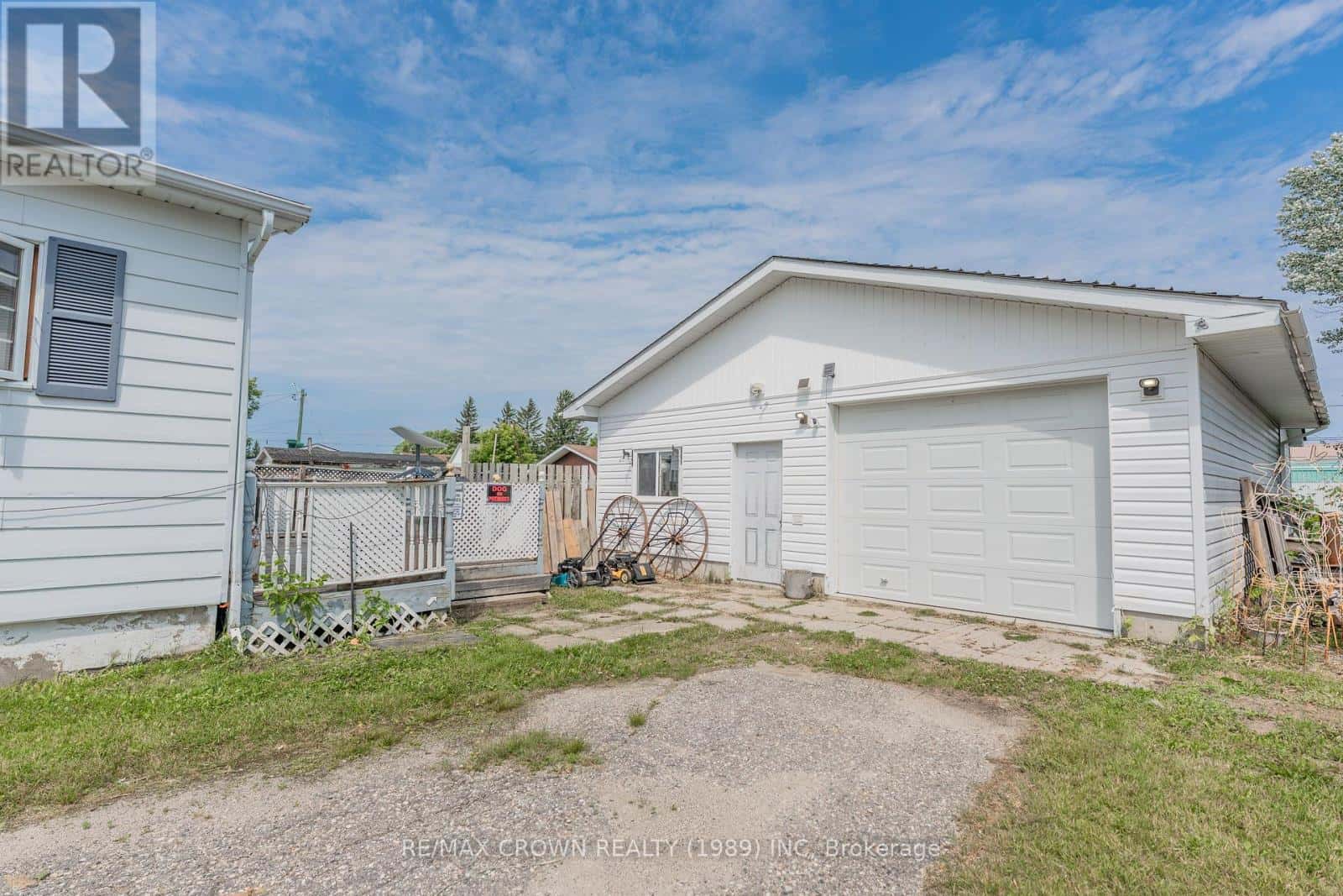 38 THIRD AVENUE — Smooth Rock Falls (SRF), Ontario - Photo 3 of 50