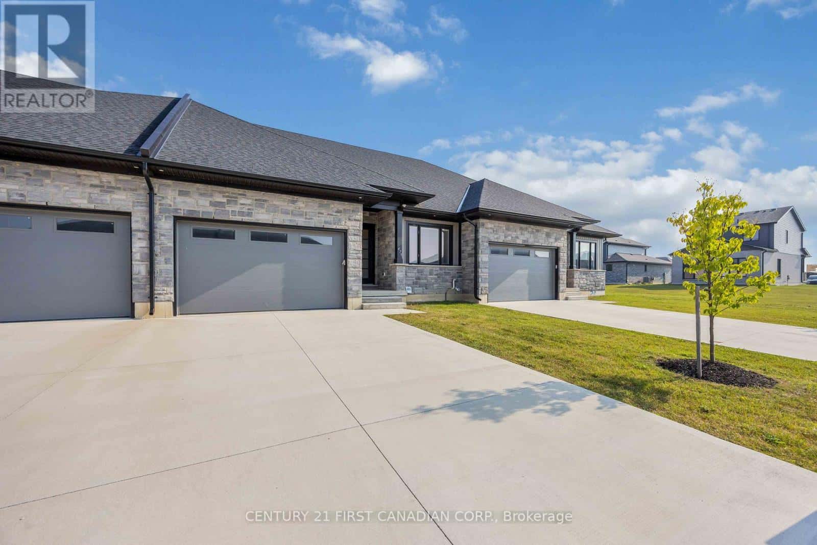 Plympton-Wyoming (Plympton Wyoming), Ontario — Plympton-Wyoming (Plympton Wyoming), Ontario - Photo 2 of 60