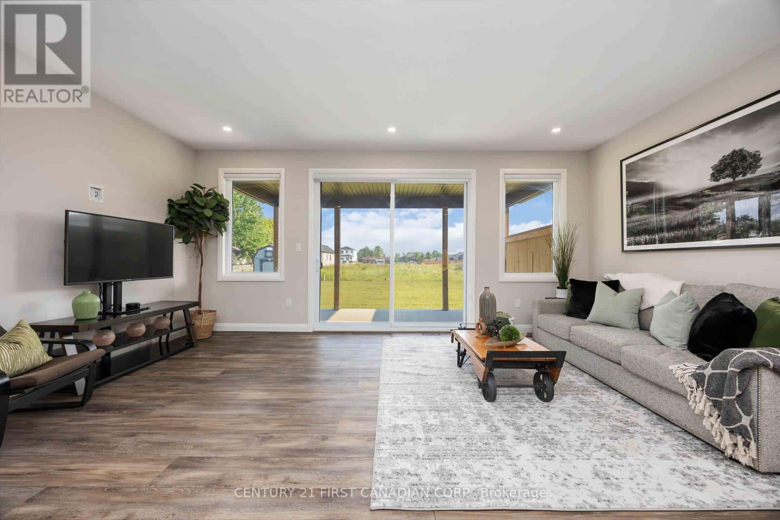 Plympton-Wyoming (Plympton Wyoming), Ontario — Plympton-Wyoming (Plympton Wyoming), Ontario - Photo 4 of 60