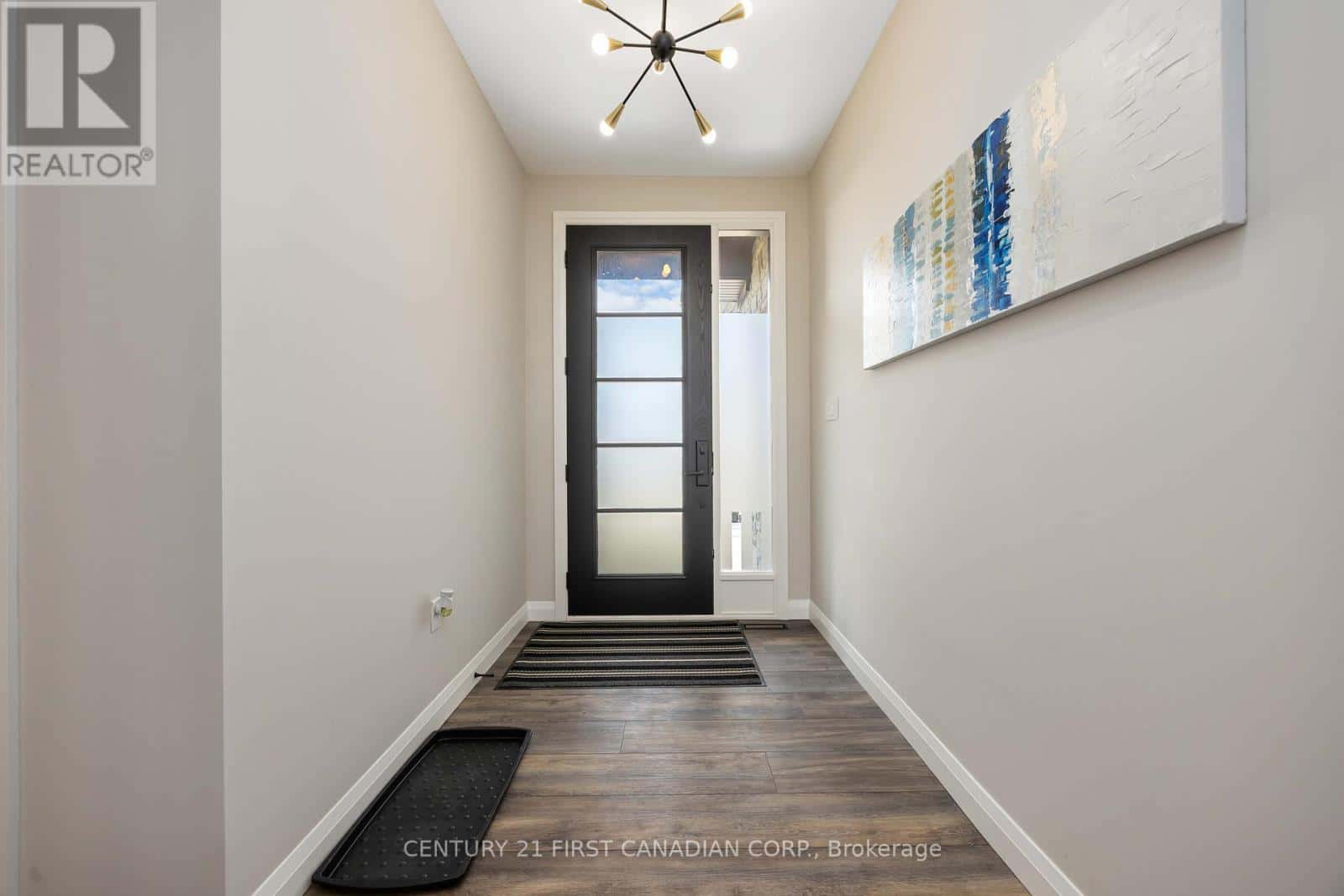 Plympton-Wyoming (Plympton Wyoming), Ontario — Plympton-Wyoming (Plympton Wyoming), Ontario - Photo 3 of 60