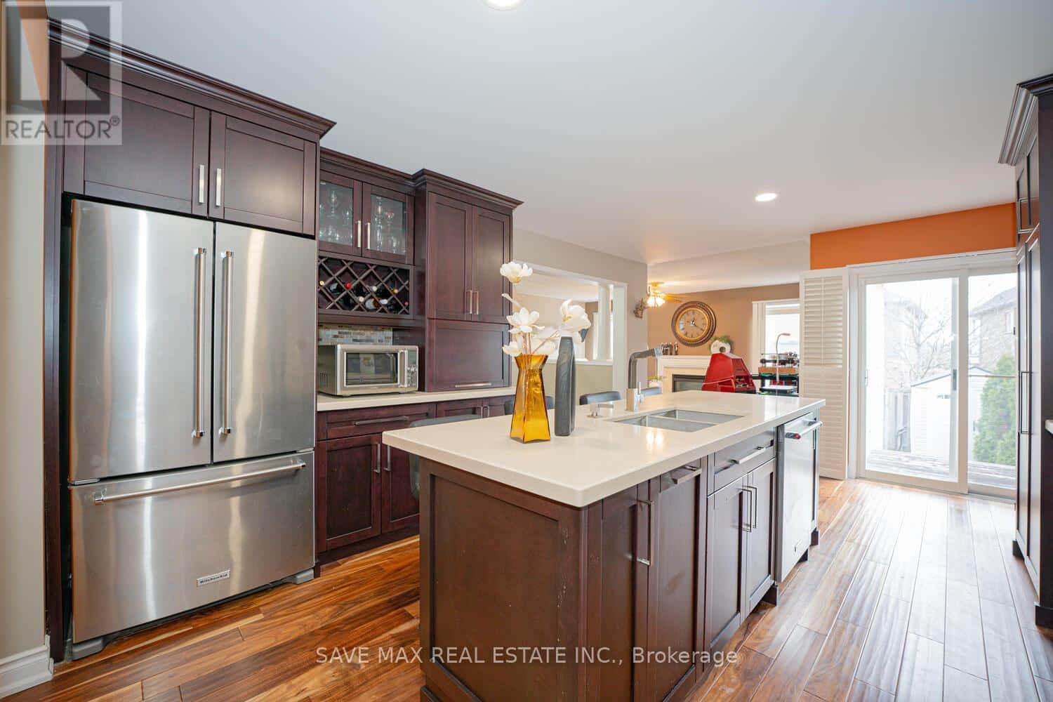 82 BELMONT BOULEVARD — Halton Hills (Georgetown), Ontario - Photo 5 of 38