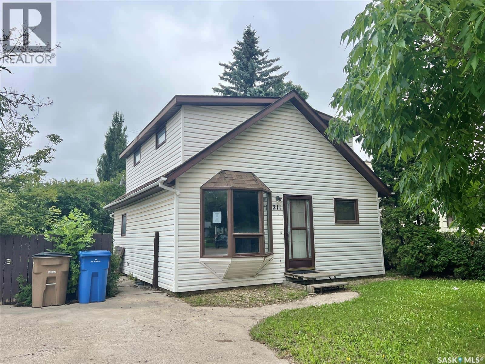 211 2nd AVENUE S — Melfort, Saskatchewan - Photo 2 of 29