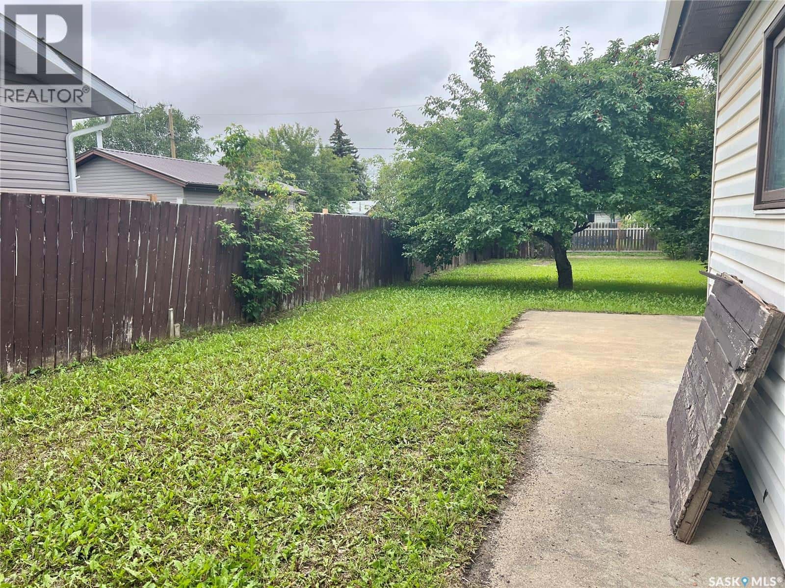 211 2nd AVENUE S — Melfort, Saskatchewan - Photo 3 of 29