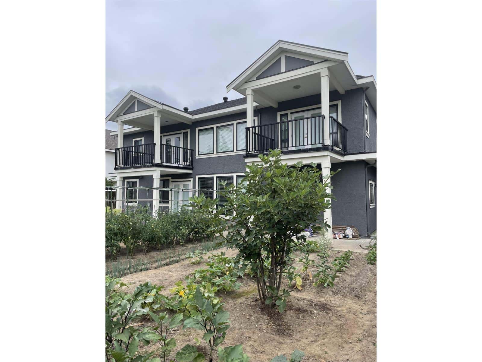 9669 133A STREET — Surrey, British Columbia - Photo 3 of 17