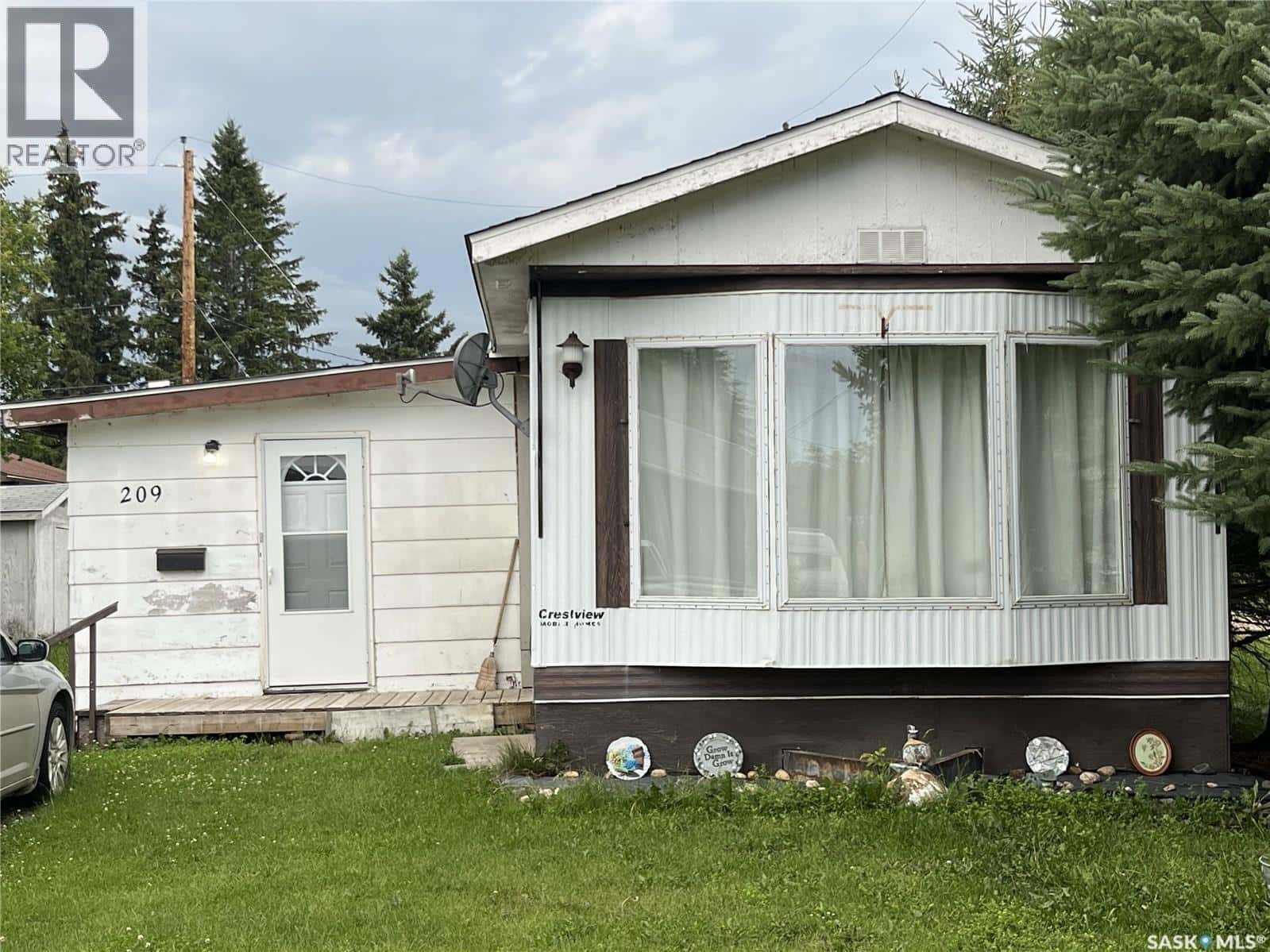 209 1st STREET W — Meath Park, Saskatchewan - Photo 2 of 24