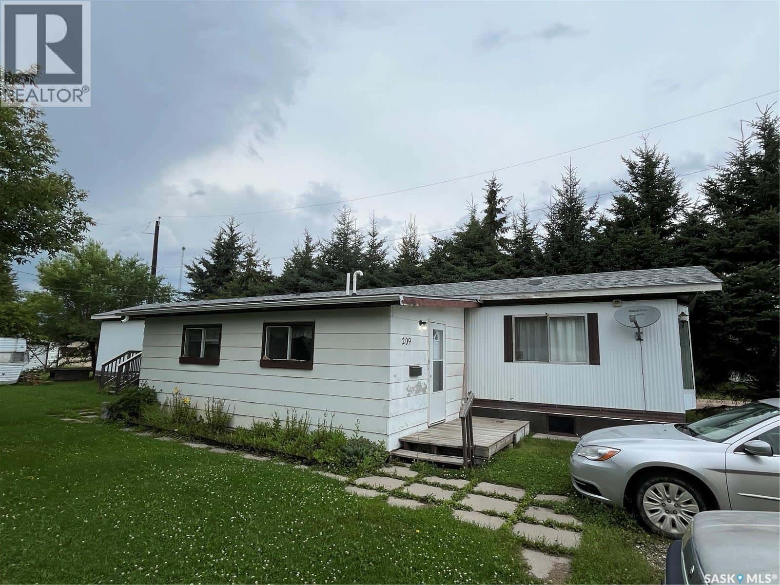 209 1st STREET W — Meath Park, Saskatchewan - Photo 3 of 24