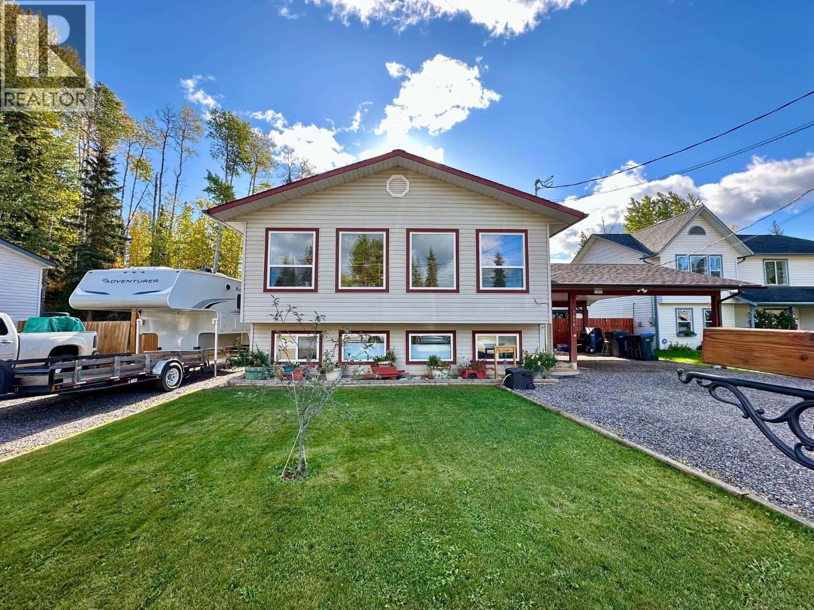 1465 WILLOW STREET — Telkwa, British Columbia - Photo 2 of 40